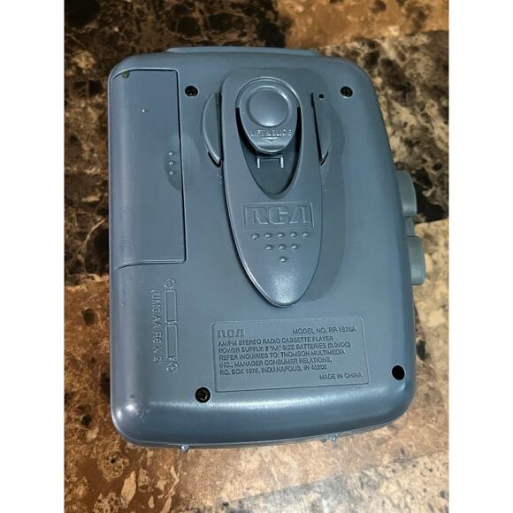 RCA Personal Stereo with AM/FM Digital Tuning Cassette Play - Picture 3 of 4